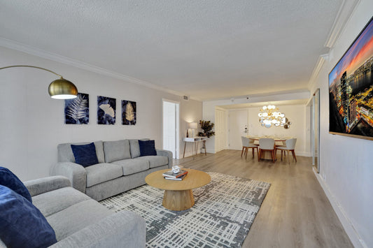 Stunning Resort Condo, Exclusive Beach Service 908