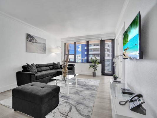 Ocean View Spacious Condo / Beach Service / 907