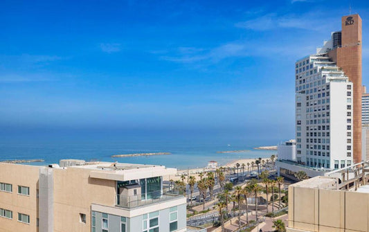 *1003**Executive One-Bedroom Suite with Balcony, Kitchenette & Sea View - Main Image