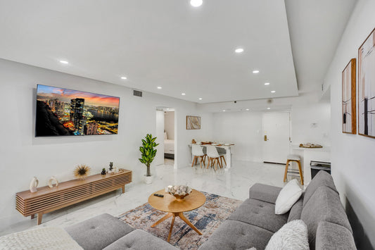 Cozy Ocean View Condo / Beach Service / 610