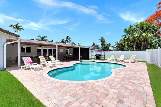 *7035**Spectacular 5BR/5BA Villa in Hollywood Lakes, FL - Main Image