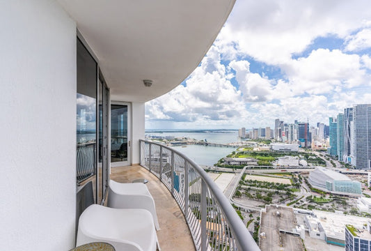 *5514**Modern Apartment on the 50th Floor of Opera Tower – Panoramic City Views Airbnb: Waterfront | 50 Floor | Gym+WiFi | 10 min Wynwood - Main Image