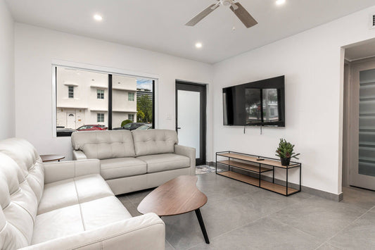 *7676**Modern 1-Bedroom Apartment – Prime Miami Beach Location - Main Image