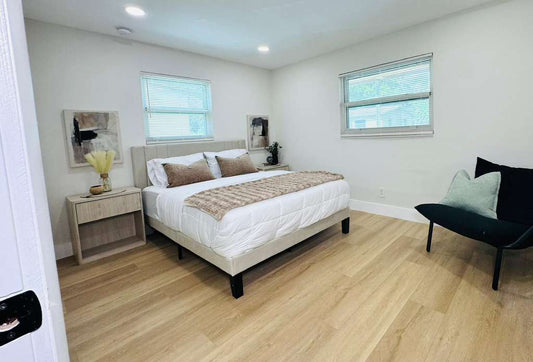 *8233* Cozy 2BR Apartment • Free Parking • Great Location - Main Image