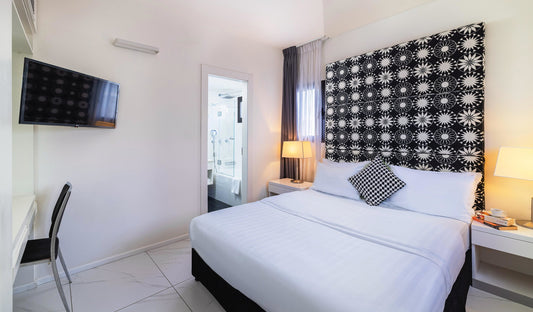 *1002**Executive One-Bedroom Suite with Kitchenette - Main Image