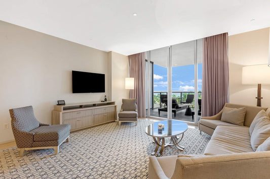 Exquisite Views from 1BR+Den in 5 Star Residence