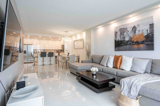Beautiful modern 2 bedroom condo across the beach.