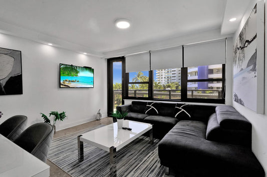 Modern Miami Beach condo/ Beach Service &amp; Pool-405