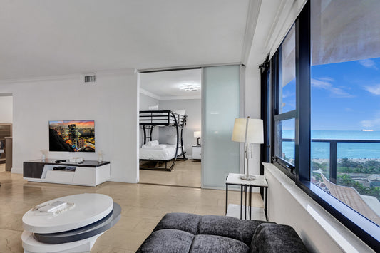 Stylish Ocean Beach Retreat / Beach Service / 1009