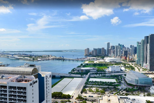 *4814**Bayside | Spacious | Gym+View | 10 min Wynwood VRBO:Waterfront 2-Bedroom Bay & Skyline Views – Near Beach - Main Image