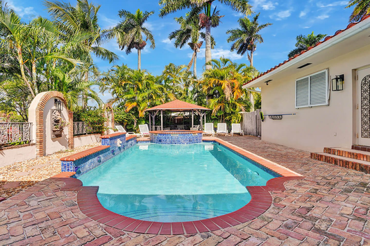 *7030**Magnificent Villa by the Lake Near Hollywood Beach - Main Image
